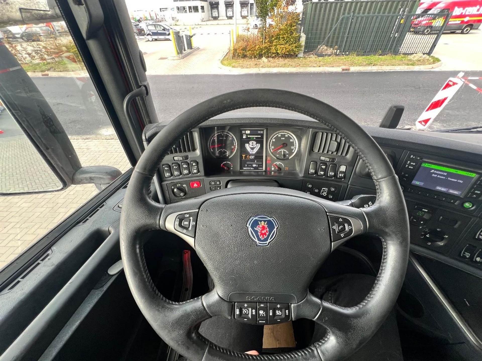 57686002-16.jpg