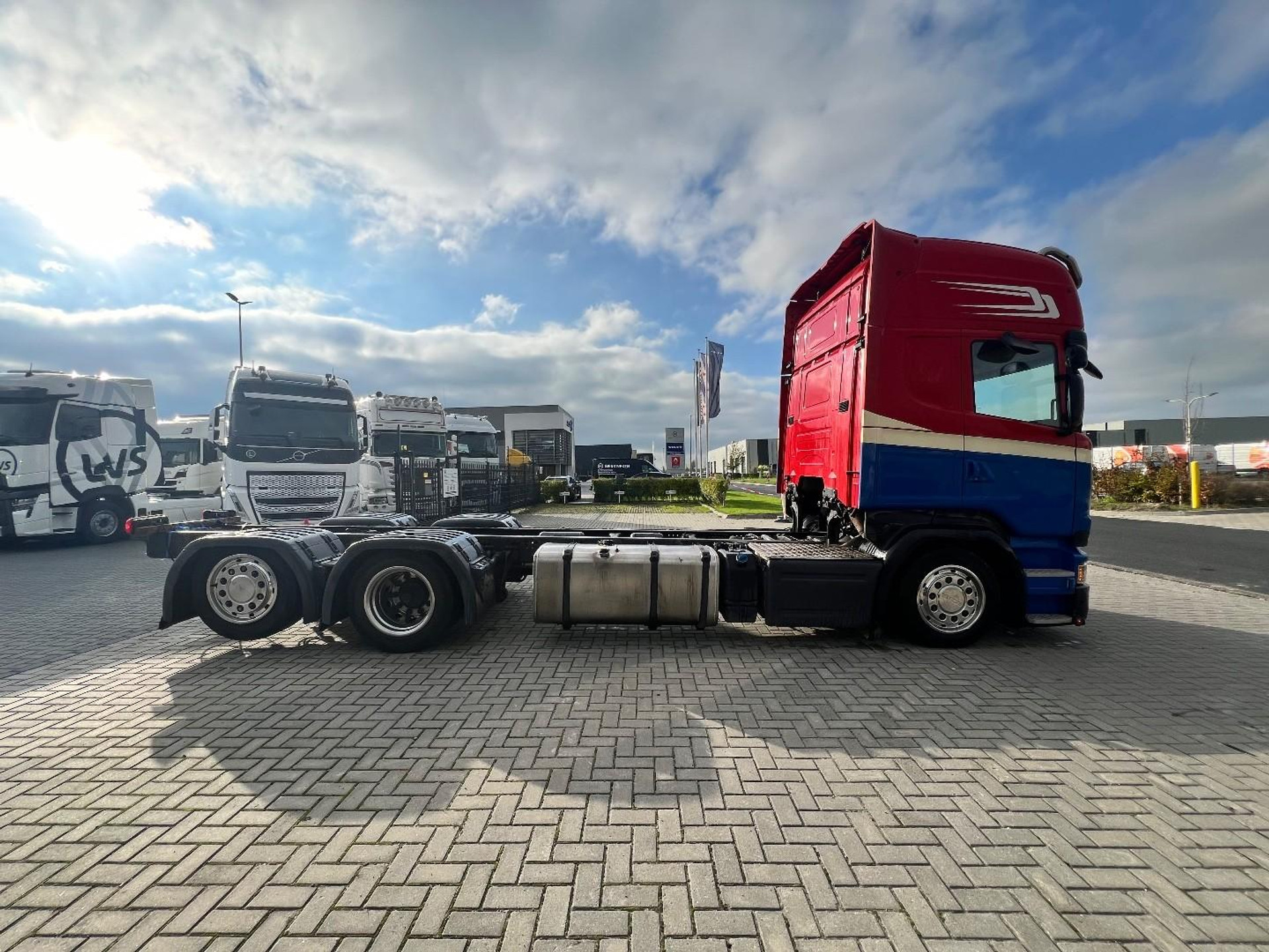 57686002-4.jpg