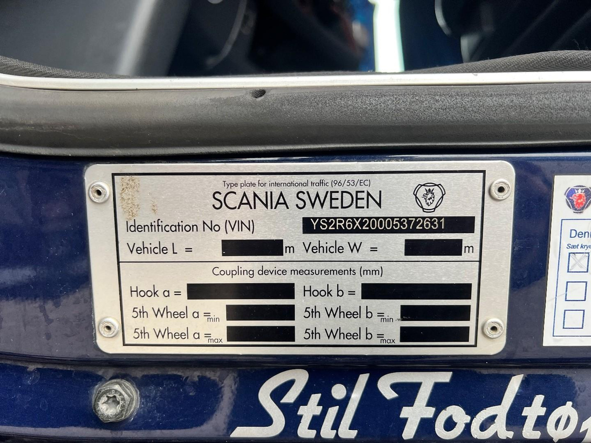 57817026-14.jpg